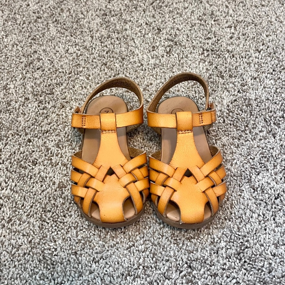 Size 7 Cat & Jack Ella Fisherman Sandals